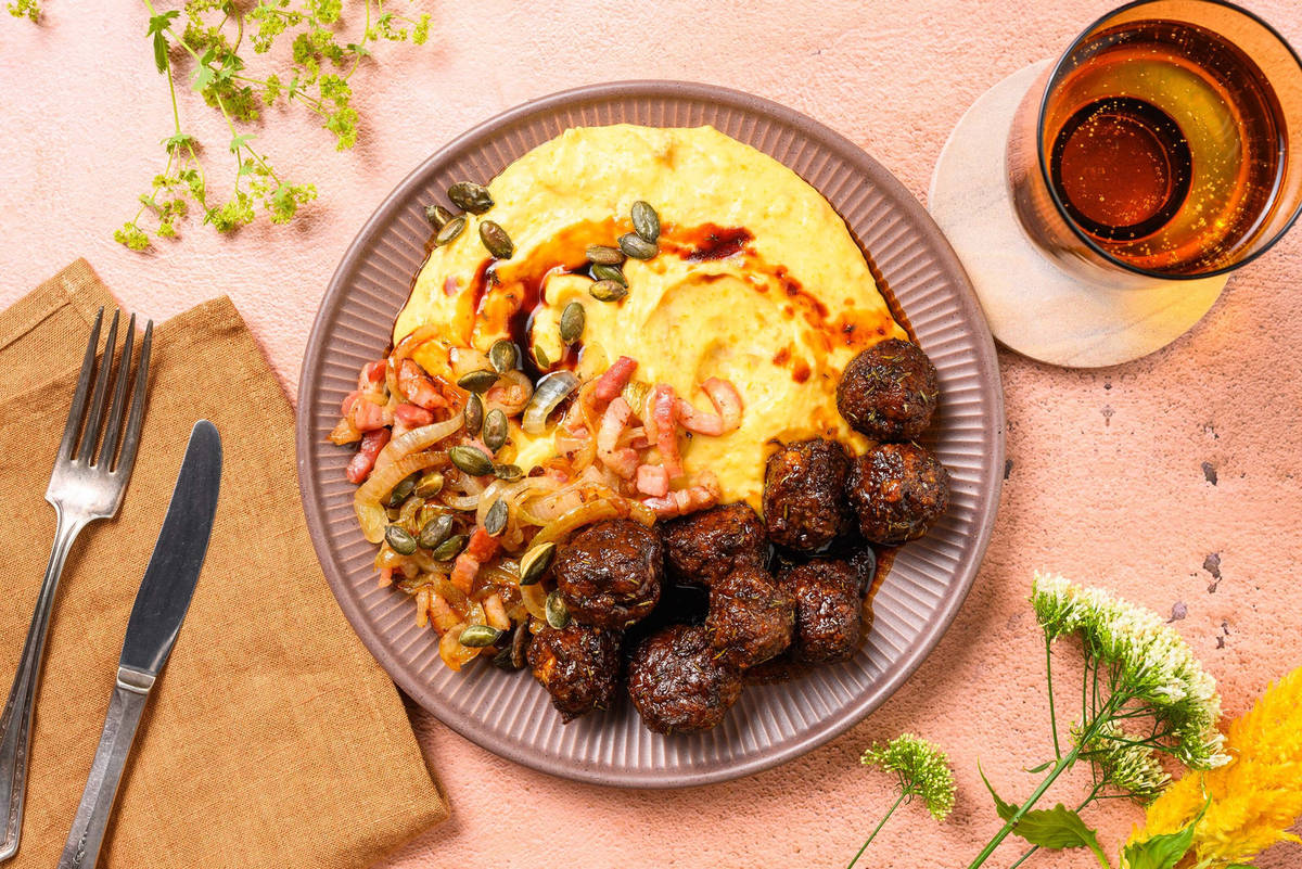 Hertengehaktballetjes met spekjes en hutspot