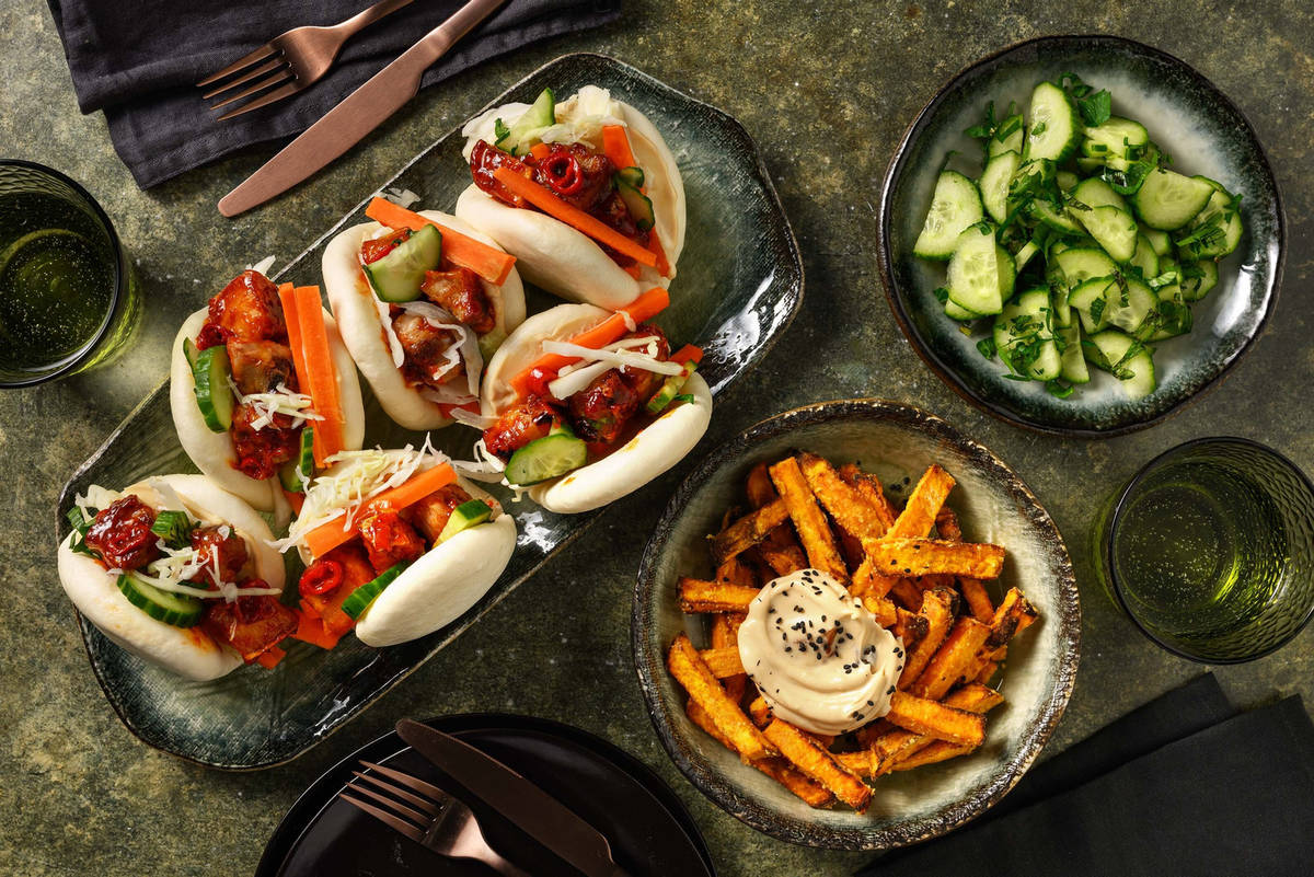 Bao buns met pork belly en Aziatische-stijl zoete aardappelfriet 