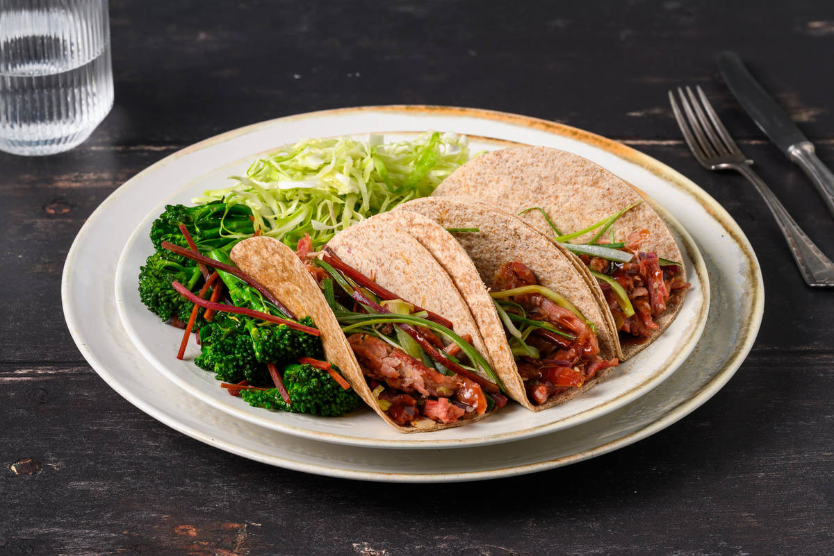 Tortilla's met gekonfijte eendendijfilet en zoete hoisinsaus 