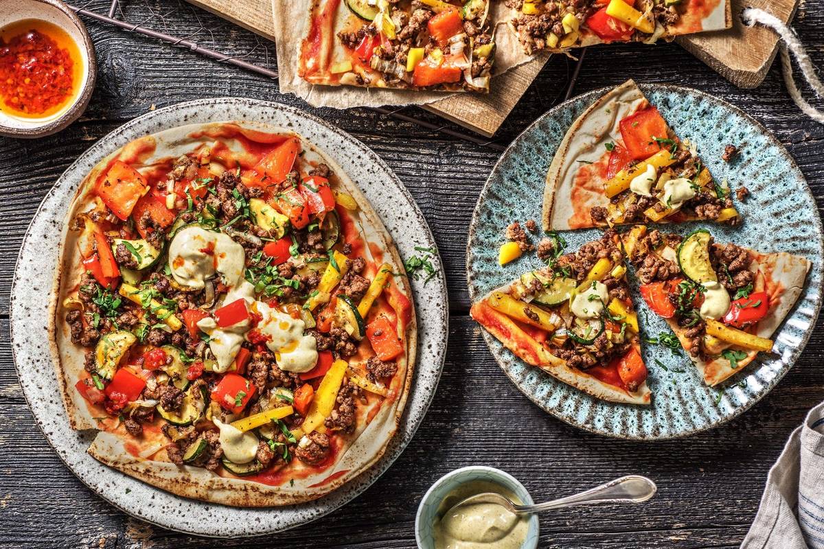 Lahmacun met gekruid rundergehakt