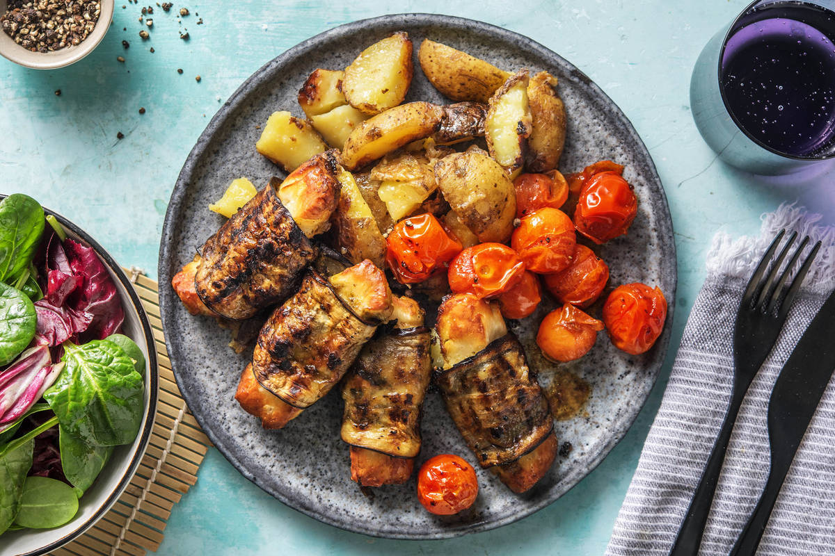 Roulés d'aubergine au halloumi & à la crème de basilic