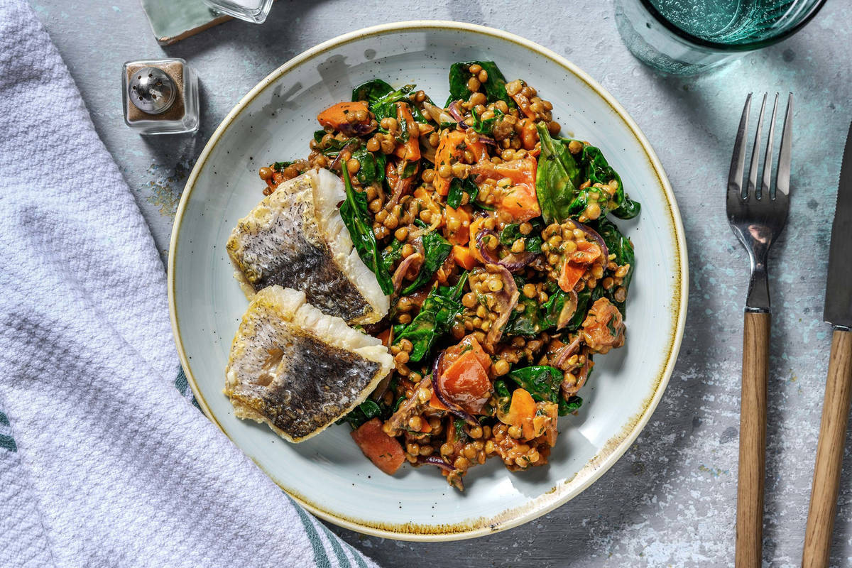Gebratener Seehecht auf Balsamico-Linsen
