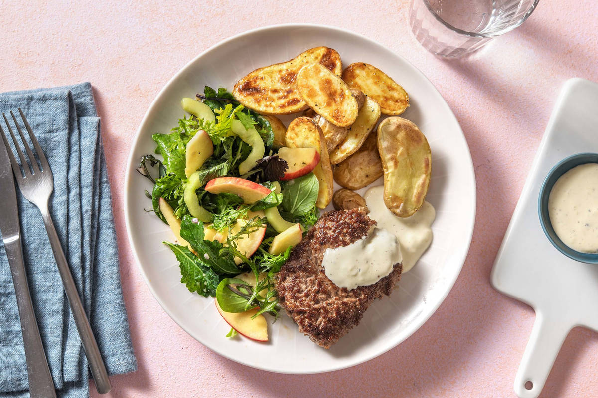 Steak haché et sauce au camembert, grenailles rôties
