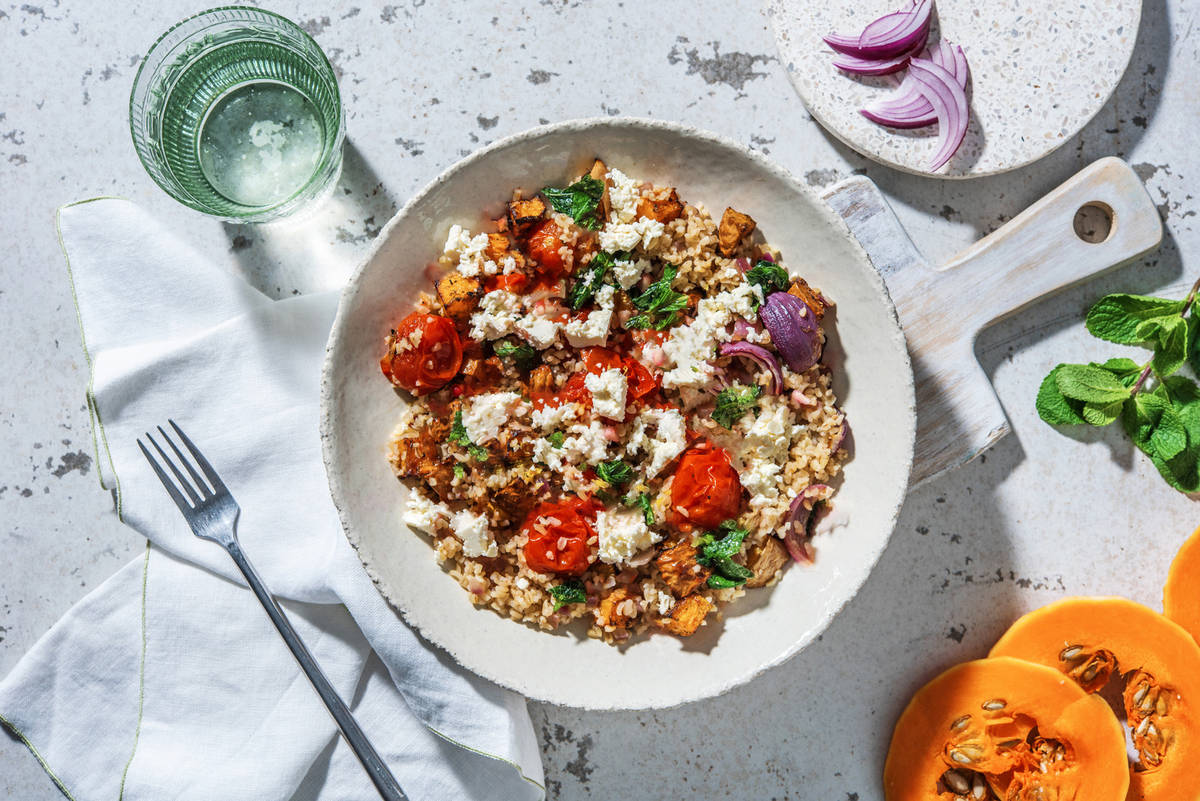 Ensalada tibia de bulgur y queso griego