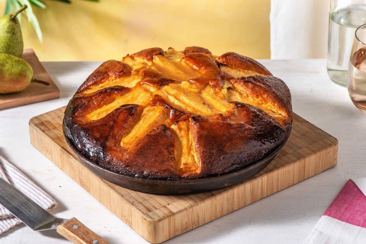 Luchtige peer-kaneelcake