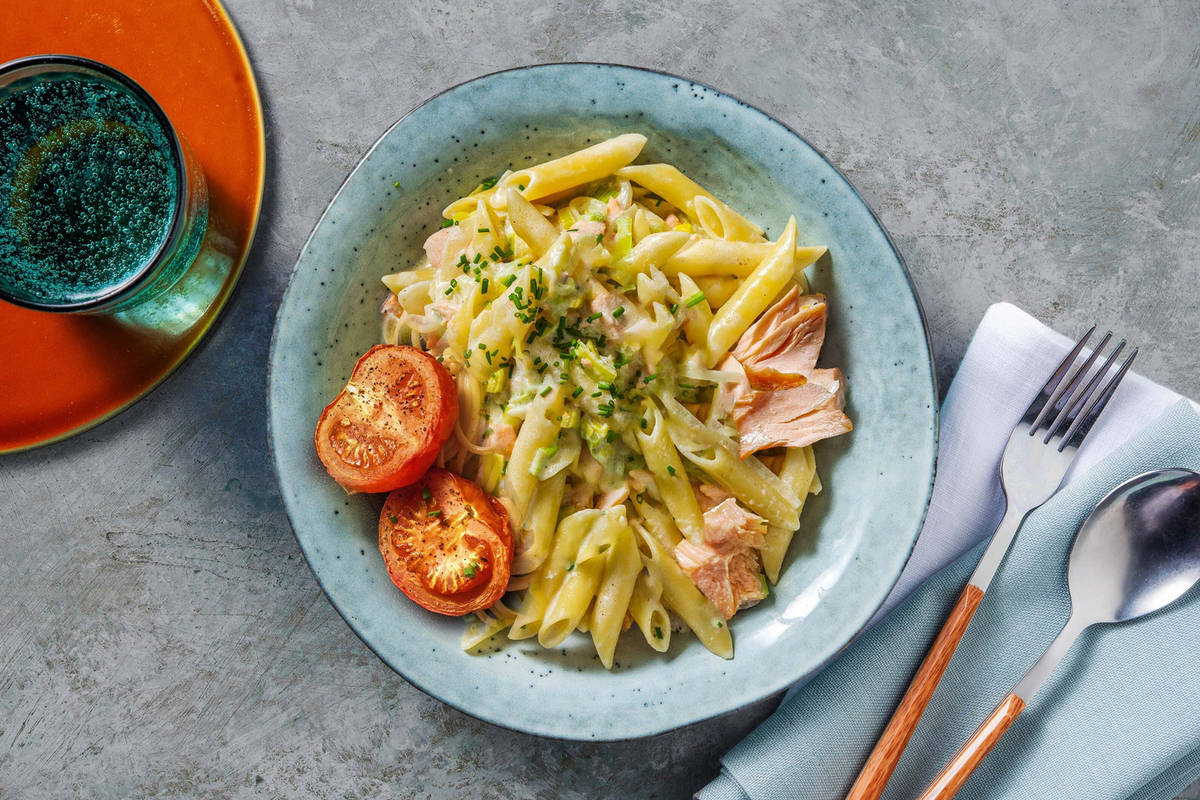 Pasta met warmgerookte zalm en prei-roomsaus