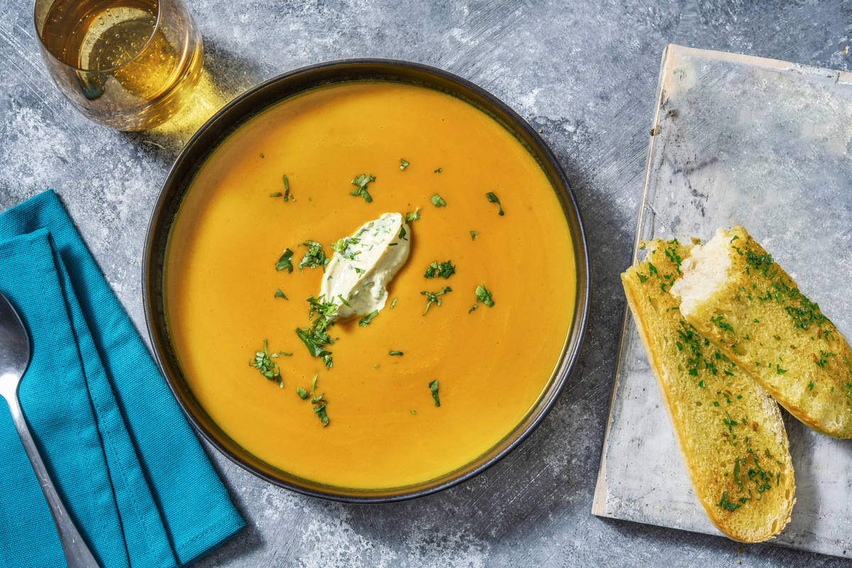 Velouté de butternut, crème de coco & curcuma