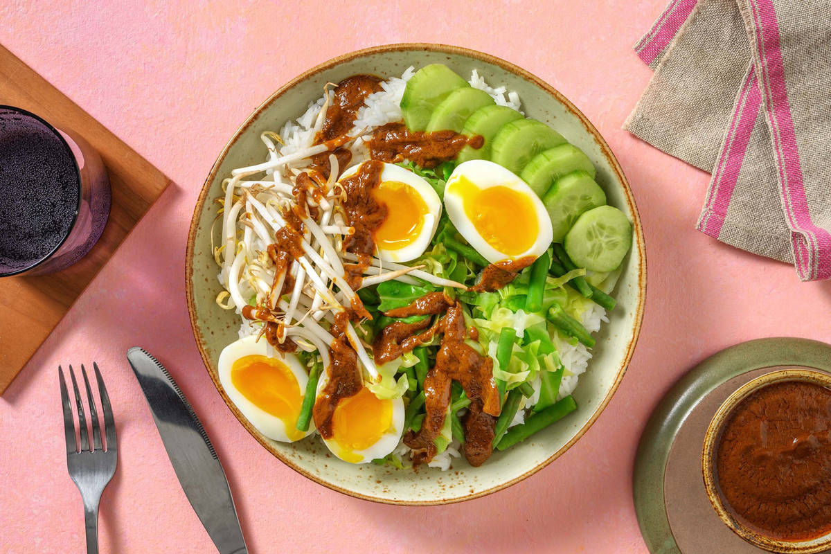 Gado gado met tempeh en satesaus