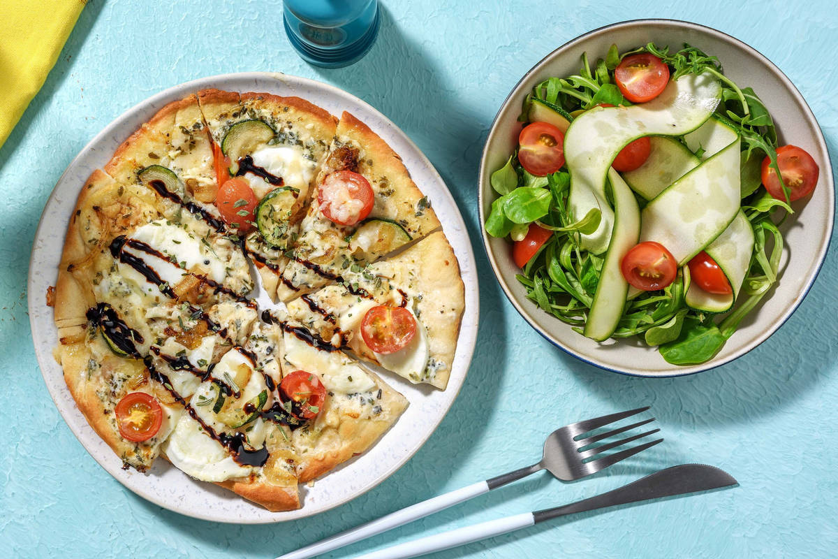 Pizza bianca mozza & courgette sur naan