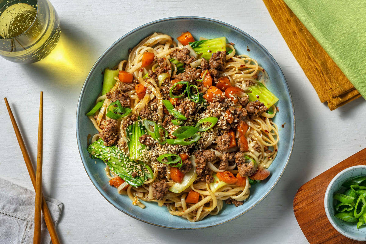 Honning- og soyastekt kjøttdeig og nudler