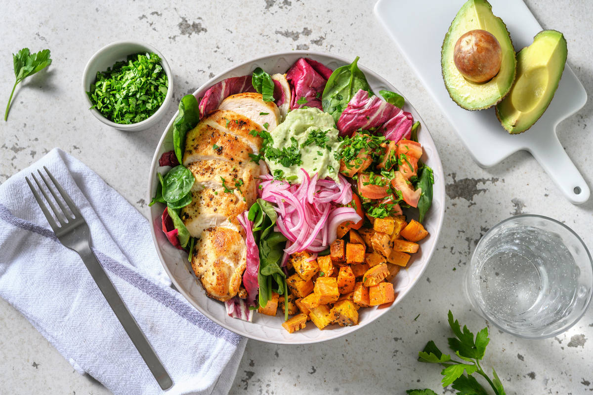 Bowl poulet, crème d'avocat & pickles
