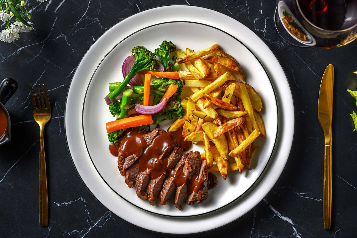 Pannstekt rumpstek och krämig pepparsås
