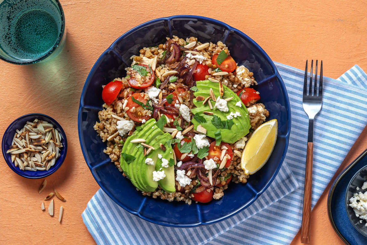 Insalata di bulgur, lenticchie e avocado