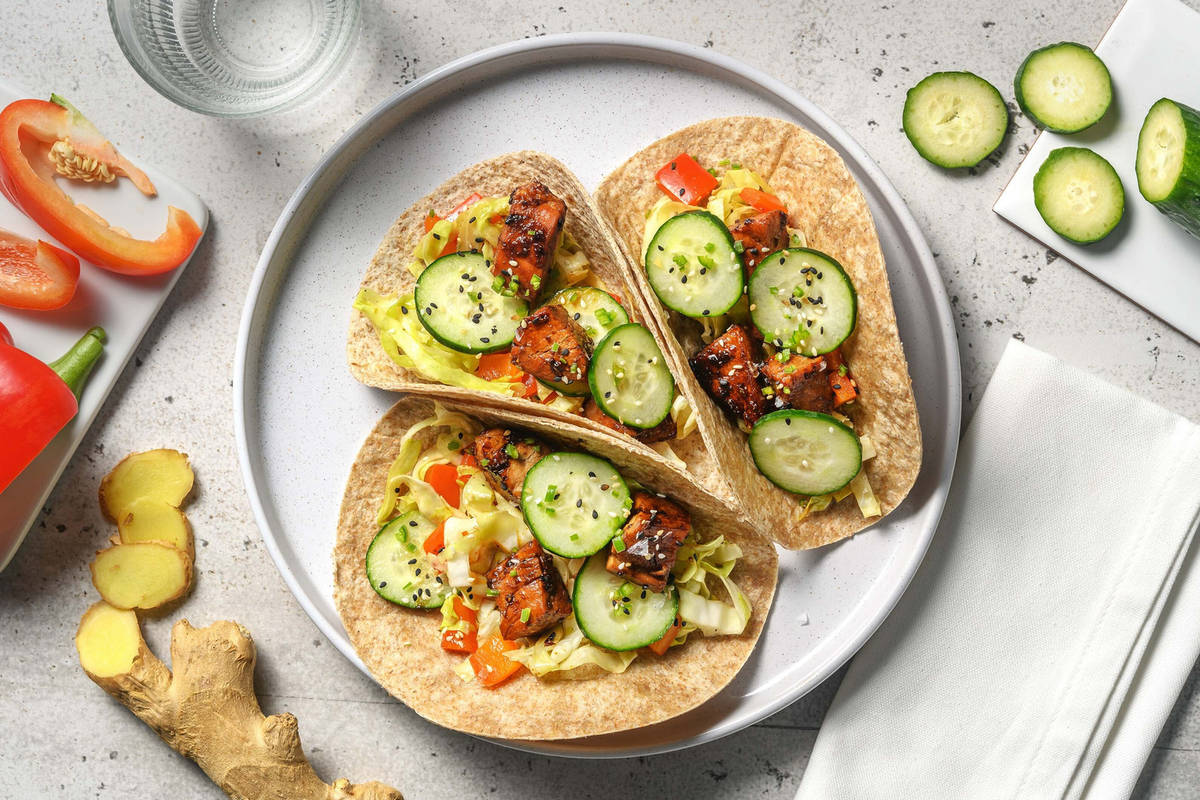 Mini-tortilla's met varkenshaasstukjes en gomasio