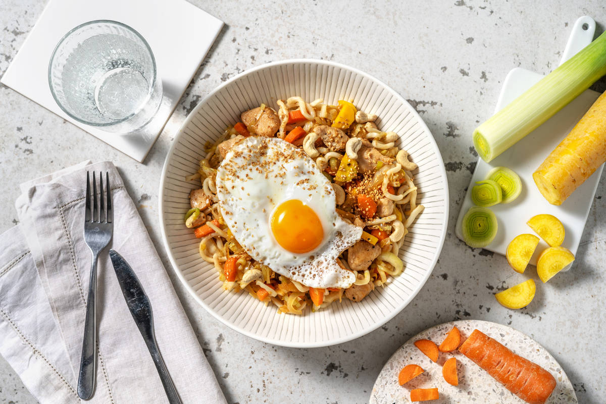Wok de nouilles udon au poulet