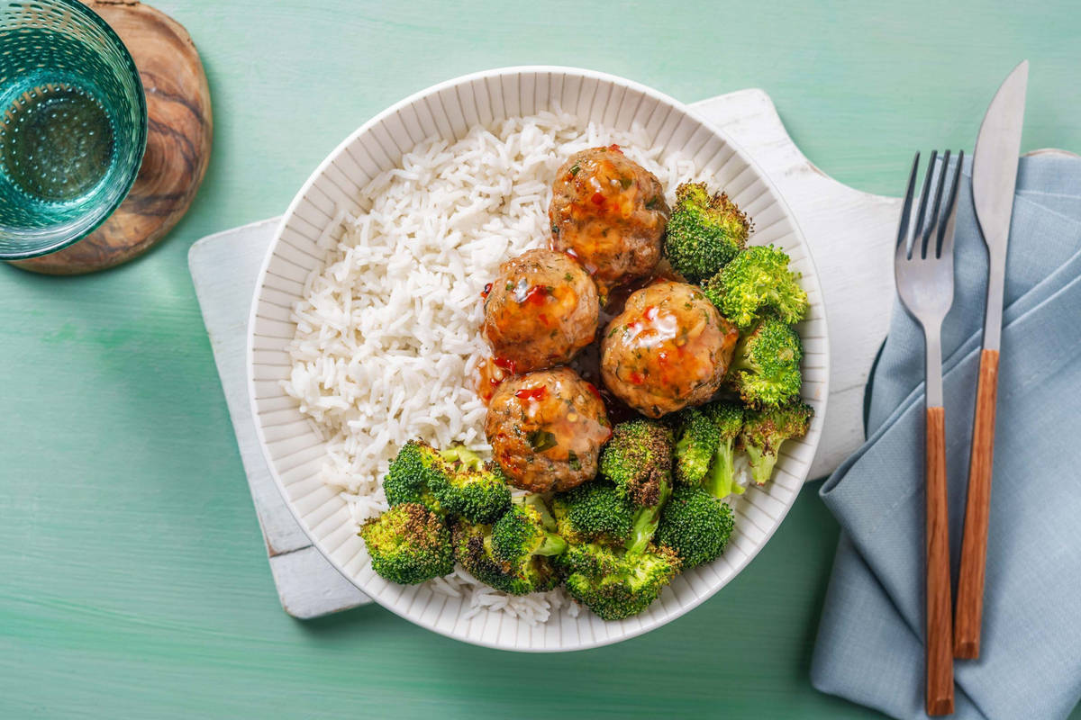 Bowl di polpette di pollo agrodolci e broccoli