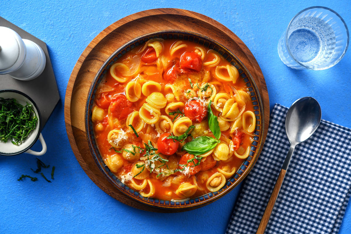 Zuppa di orecchiette e ceci al pomodoro