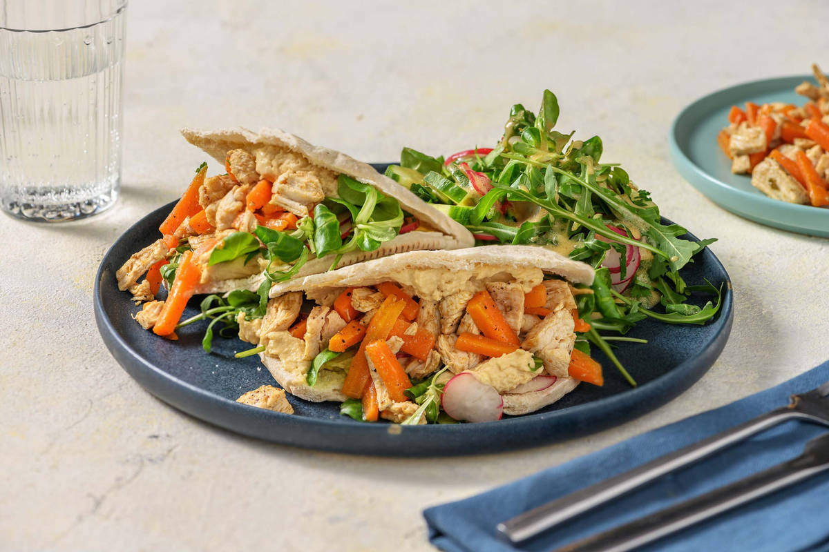 Pitas au poulet, houmous & carottes au cumin