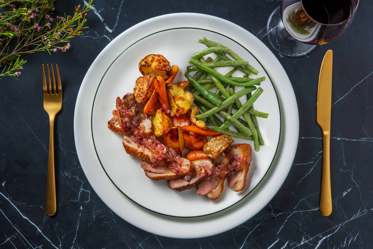 Magret de pato con salsa de fresas