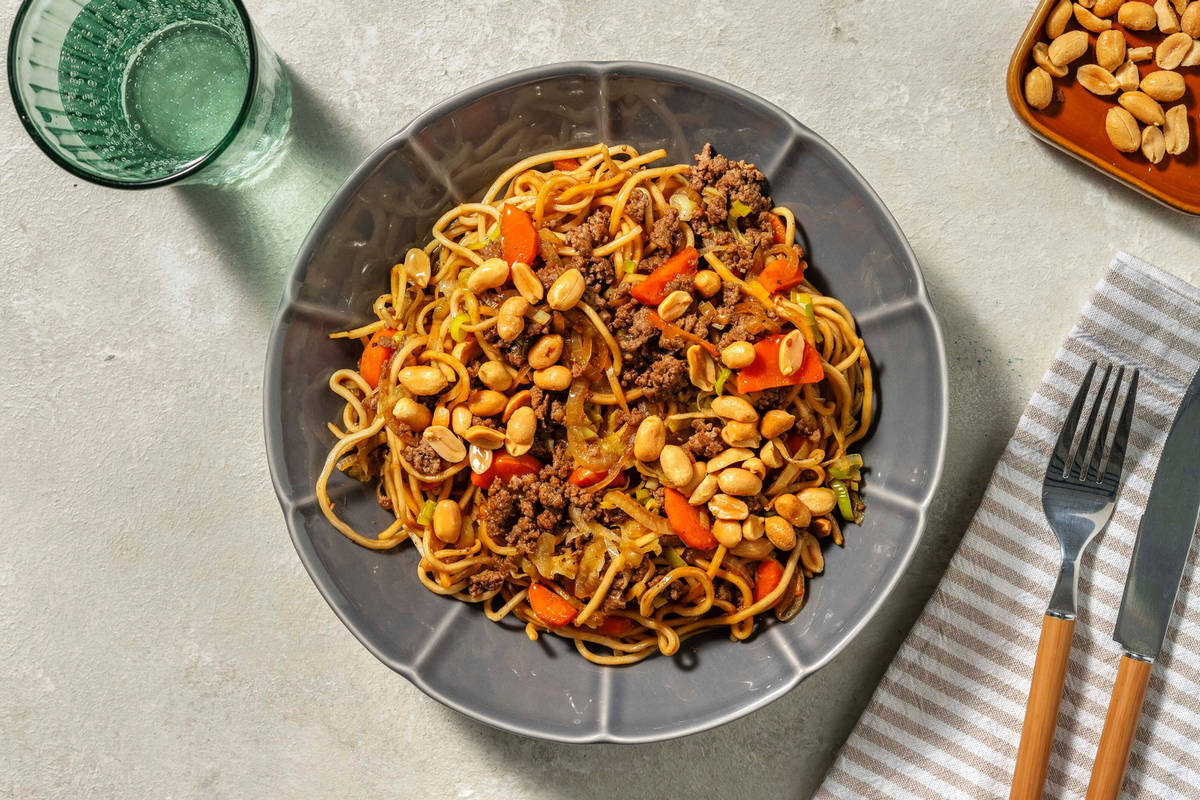 Wok de nouilles au bœuf haché