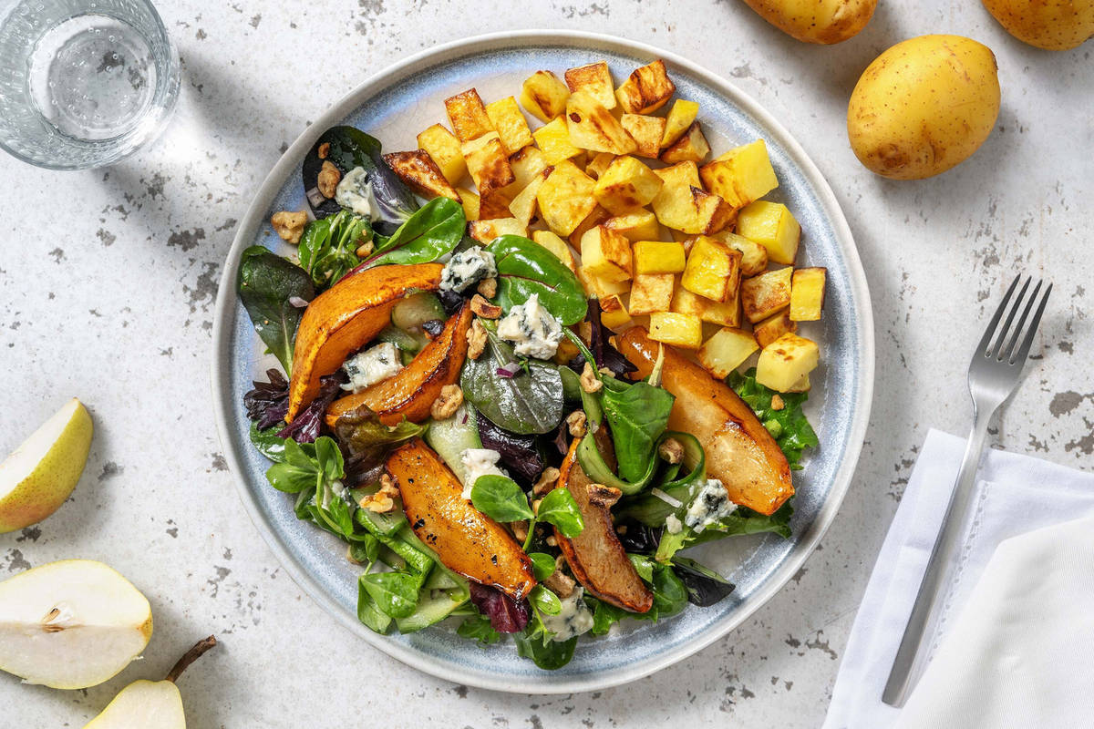 Salade à la poire, fromage bleu et noix
