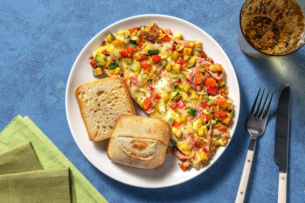 Boerenomelet met achterham, groenten en oude kaas