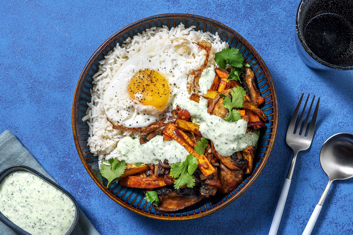 Vegetarische saltado met portobello en spiegelei