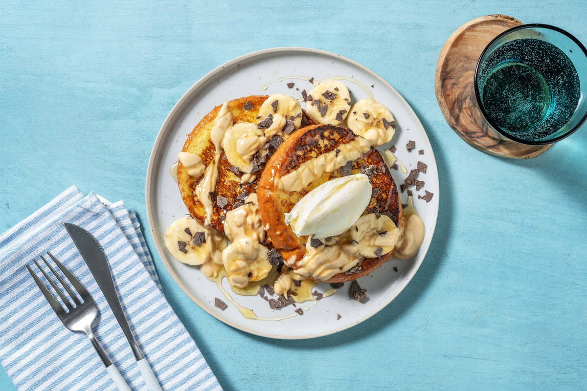 Verloren brood van brioche met banaan en chocolade