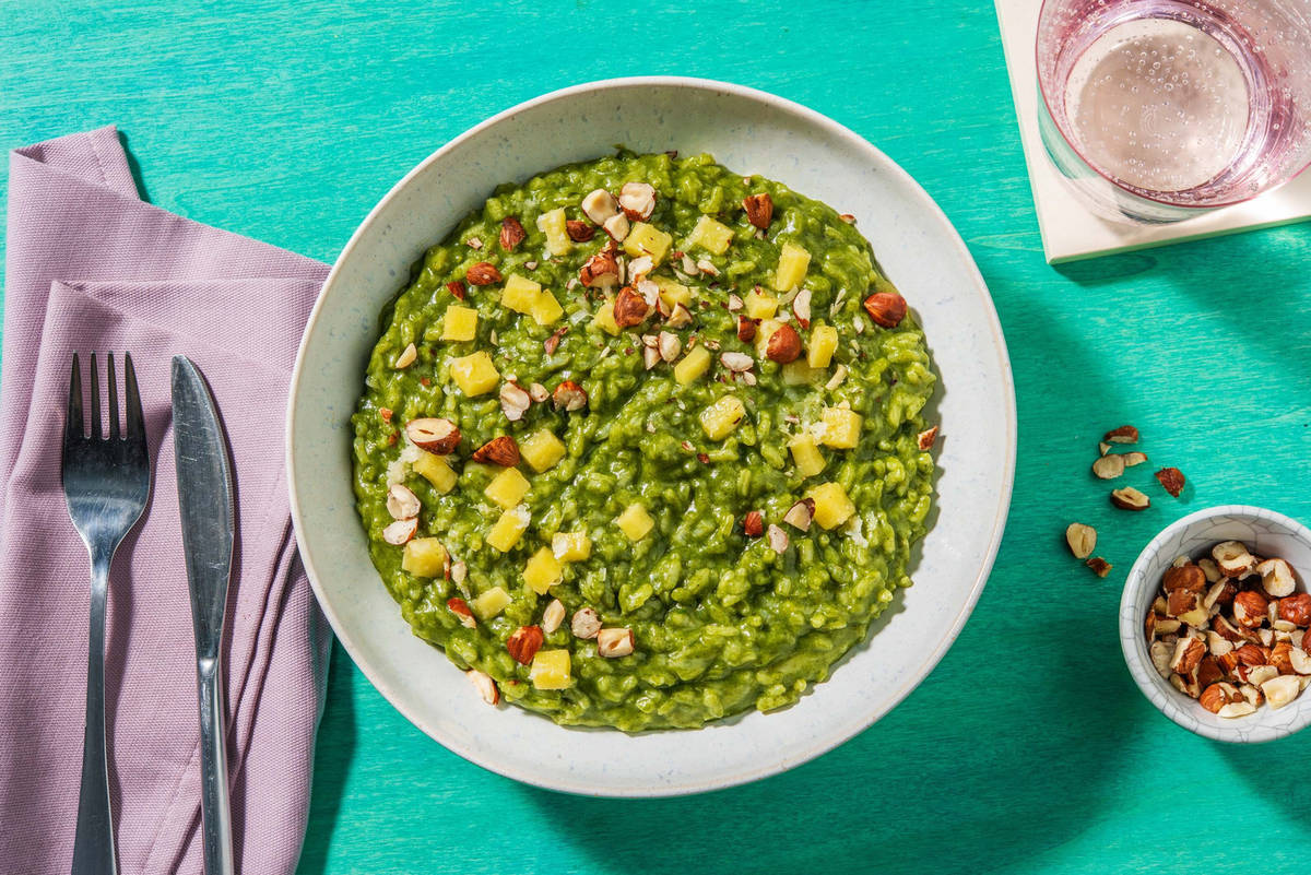 Risotto cremoso agli spinaci, salsiccia e toma filante