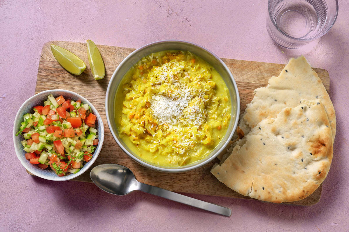Dahl met frisse salsa en naanbrood