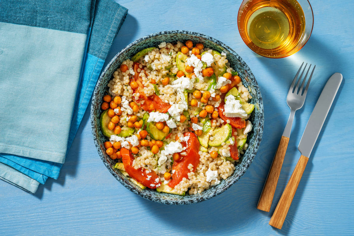 Cuscús con garbanzos asados y queso griego