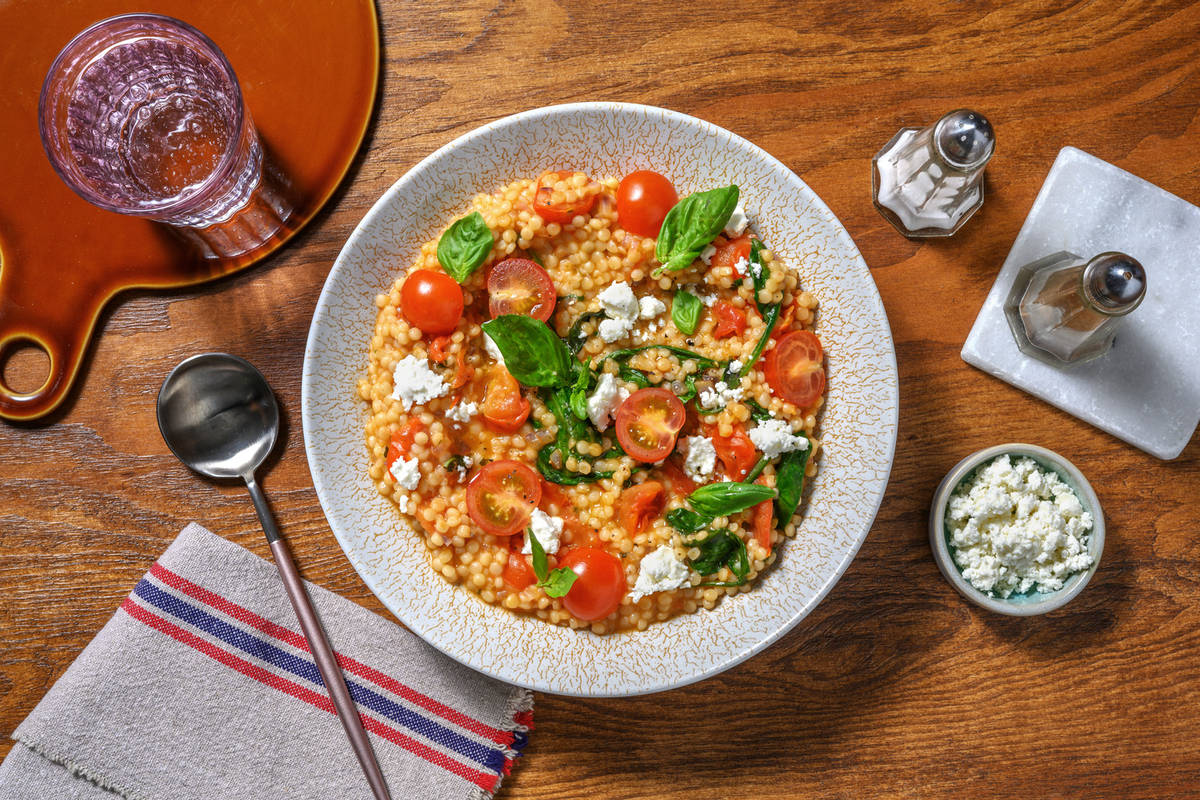 Risotto de cuscús perlado con cherrys y langostinos