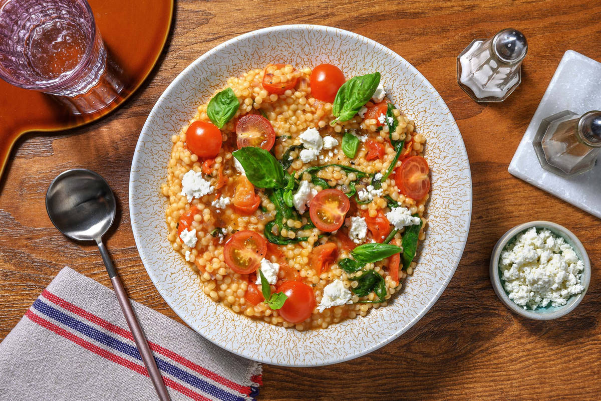 Risotto de couscous perlé, tomates & basilic