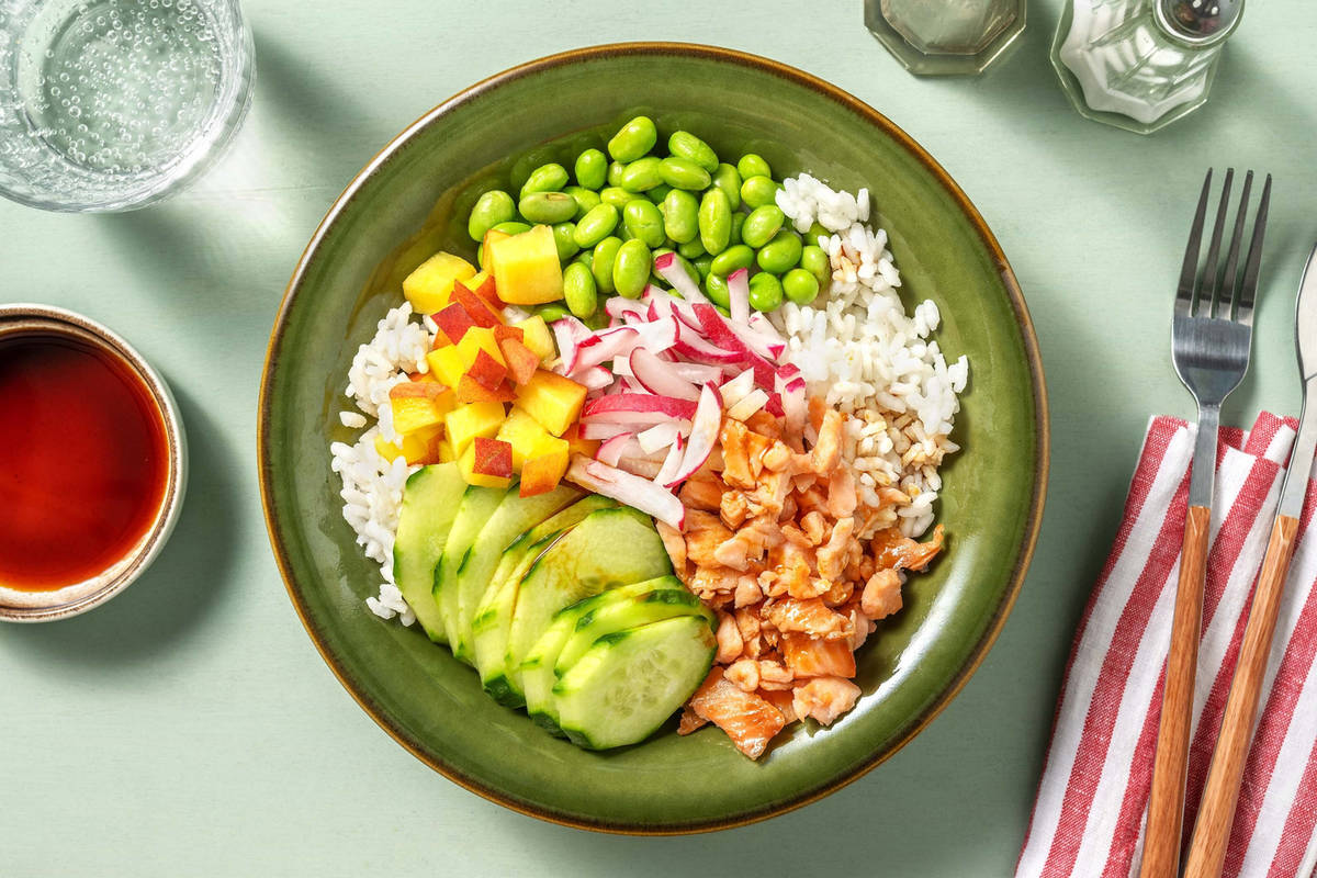 Poke bowl  di salmone affumicato 