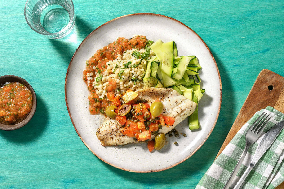 Filetto di orata al cartoccio con olive e capperi