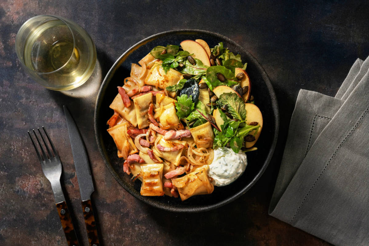 Mini-Maultaschenpfanne mit Baconstreifen