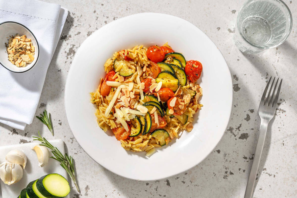 Orzotto met rozemarijn-amandelen en geitenkaas 