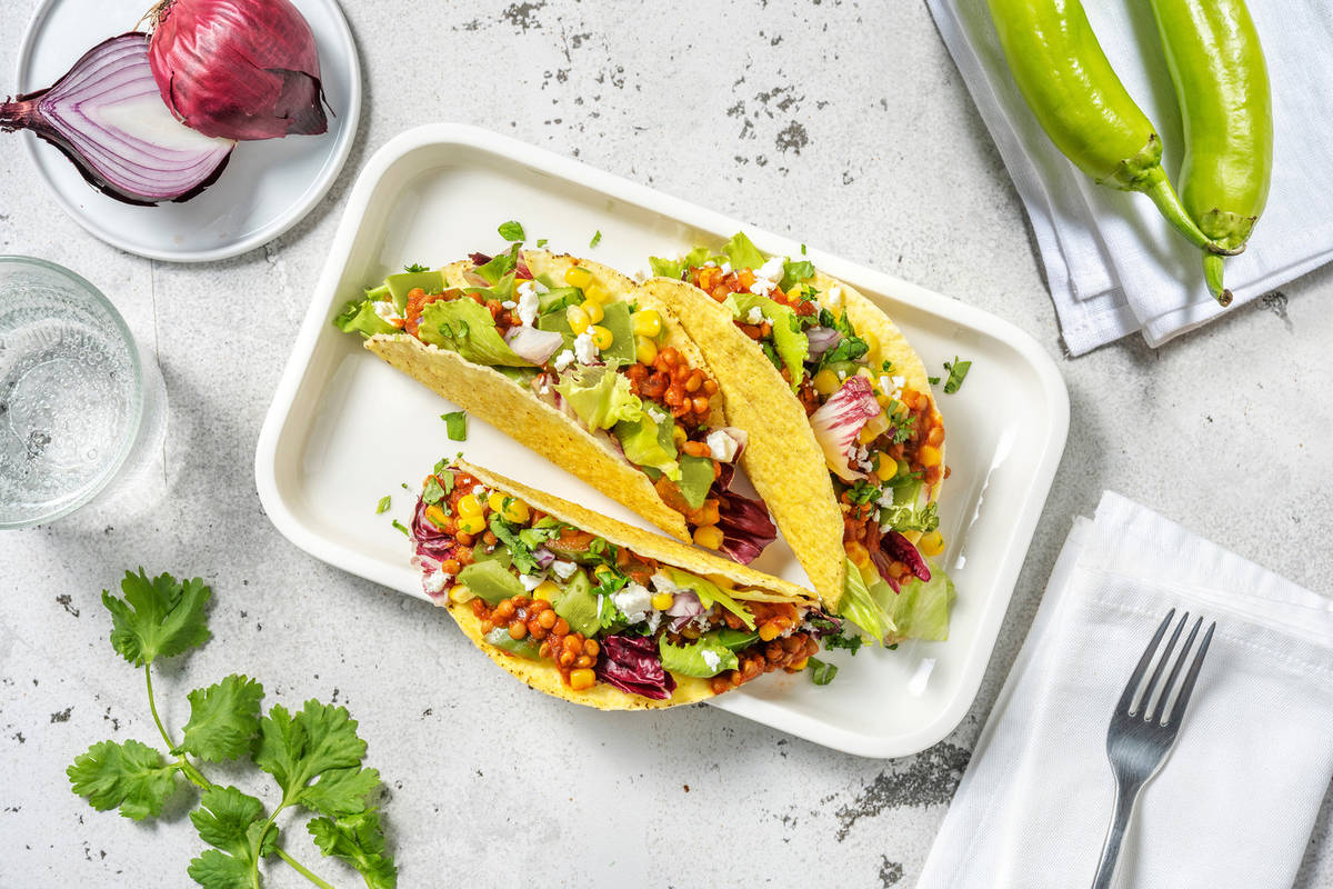 Chili sin carne taco's met linzen en witte kaas