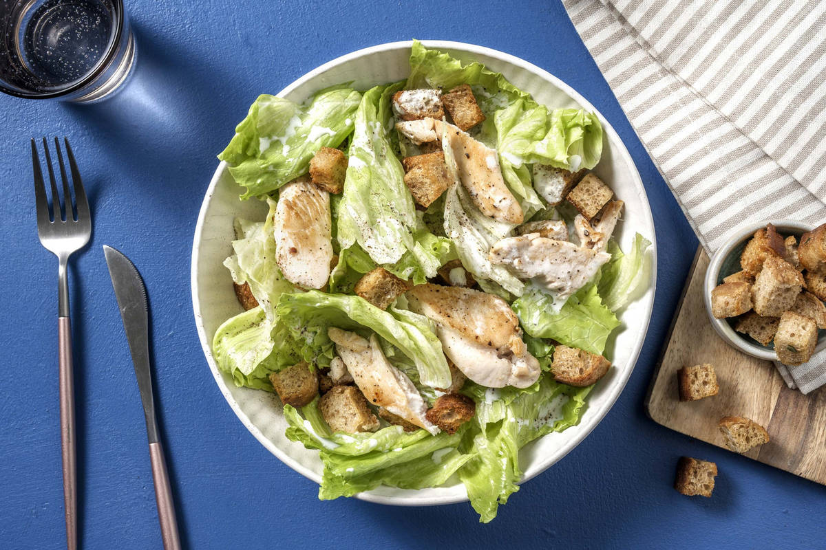 Caesar Salad di pollo e salsa allo yogurt