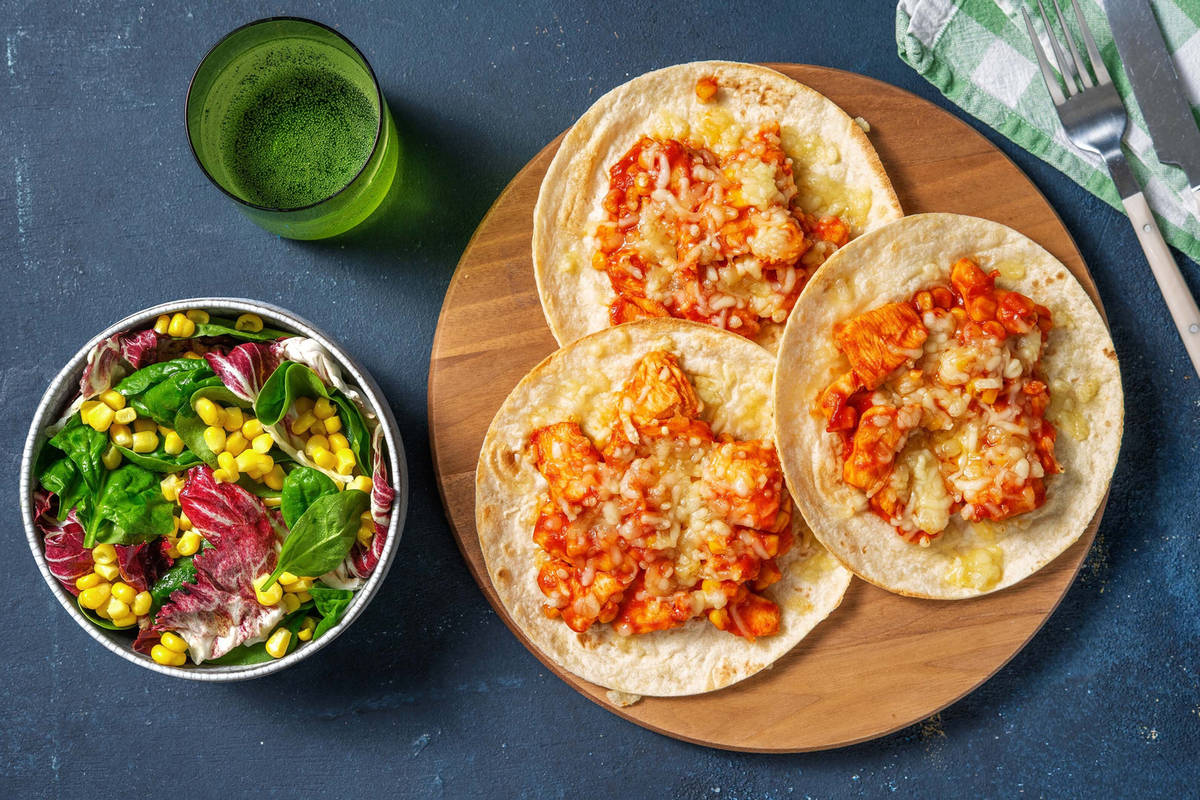 Tostadas de poulet gratinées au cheddar