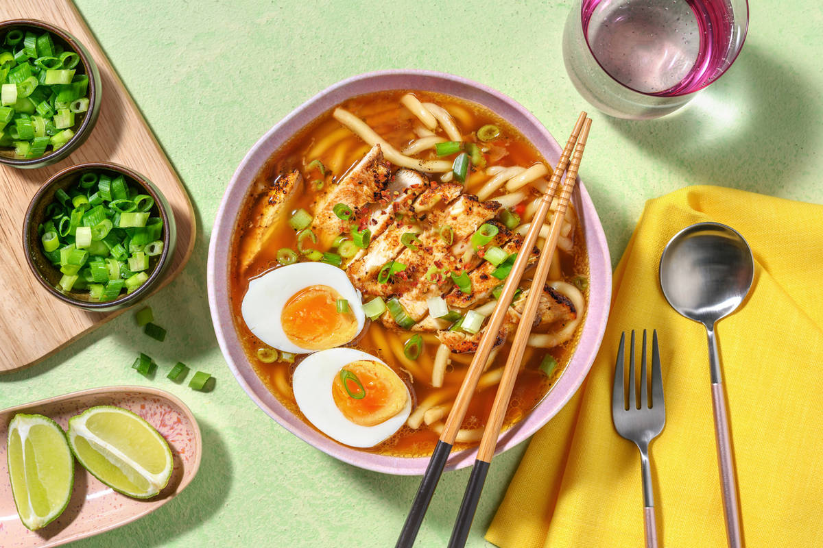 Sopa asiática de extra de pollo con miso y fideos udon