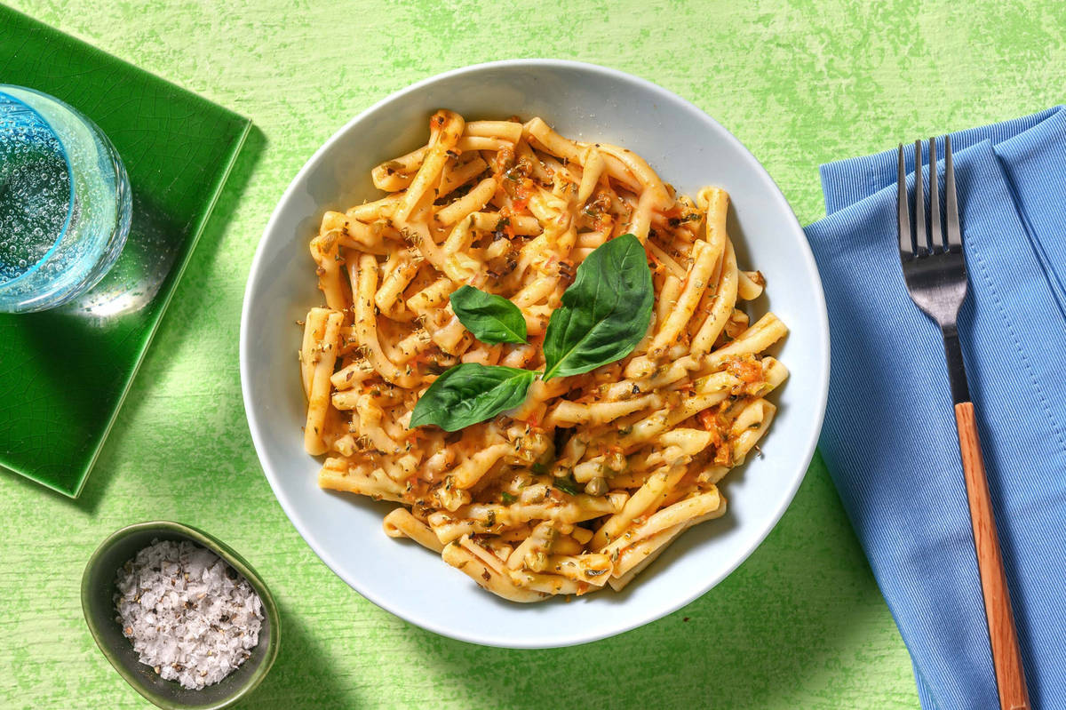 Strozzapreti al pesto rosso siciliano