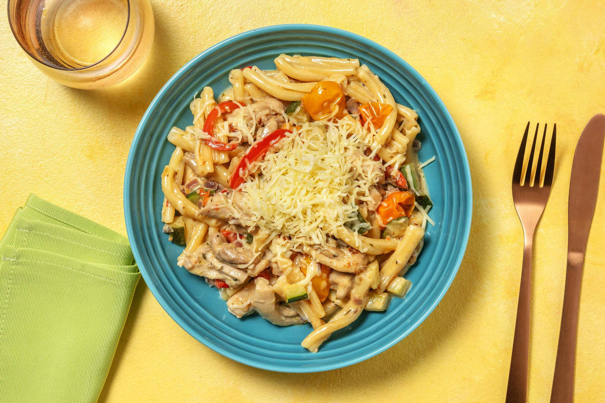 Romige pasta met kippendijreepjes