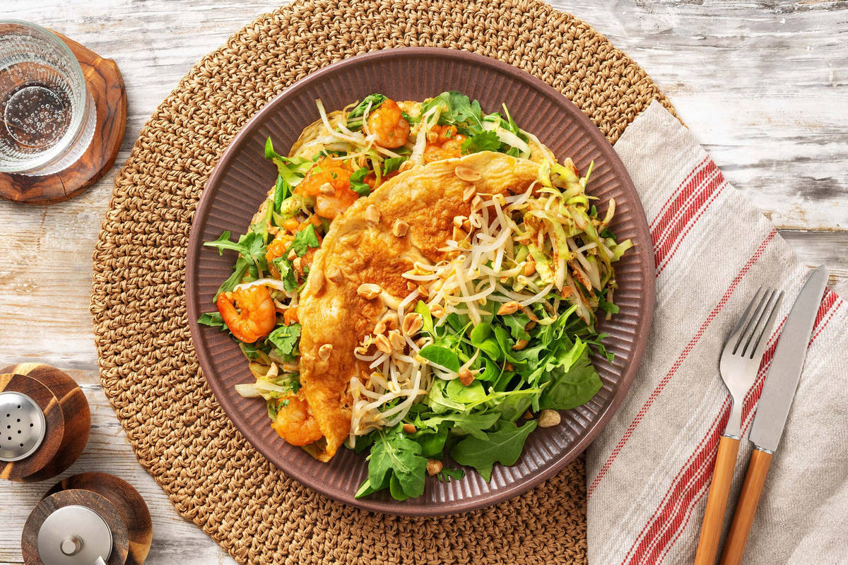 Aziatische stijl omelet met harissa-garnalen
