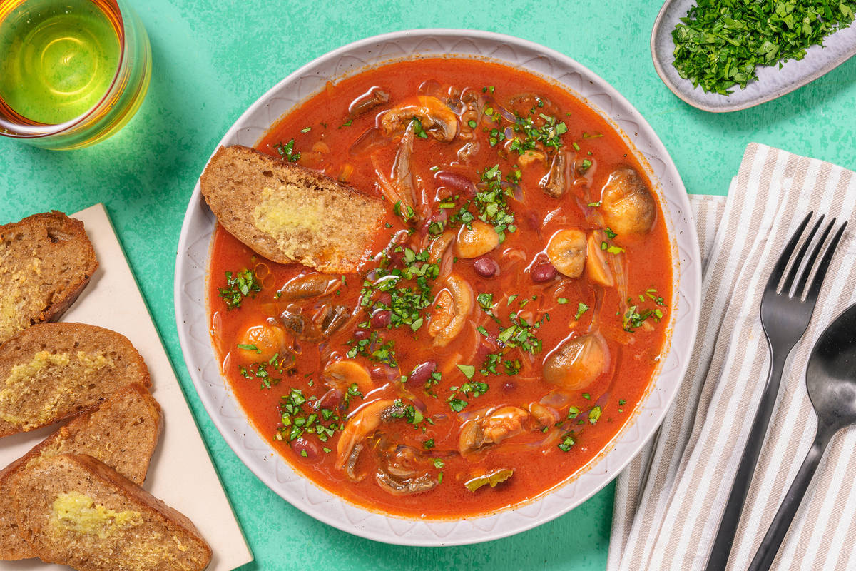 Stufato di fagioli rossi e funghi al pomodoro 