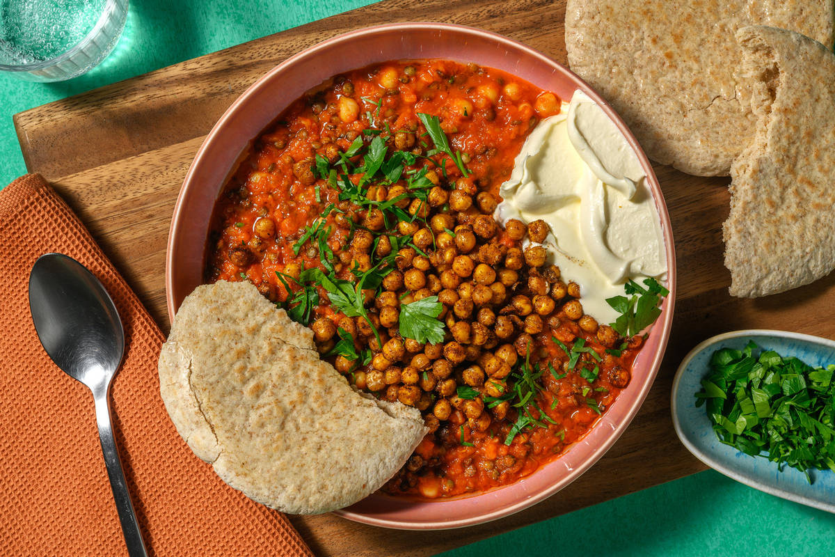 Soupe harira aux épices africaines, lentilles et pois chiches rôtis