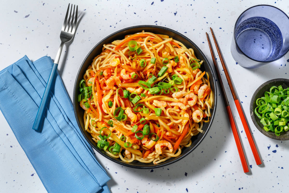 Noodles con gamberetti in salsa agrodolce