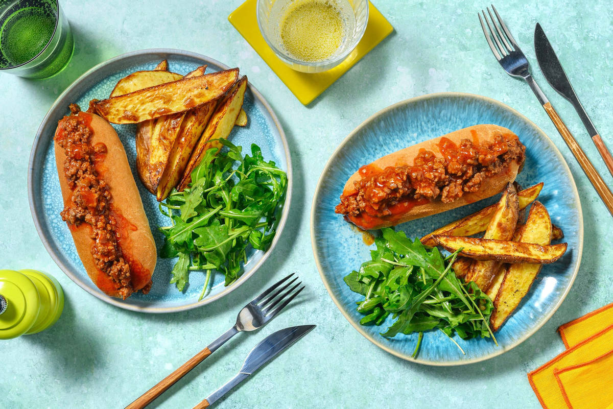 Chipotle Beef Chilli in a Bun and Wedges