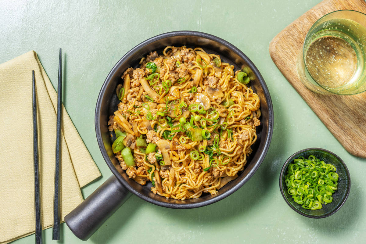 Fideos japoneses estilo teriyaki con cerdo