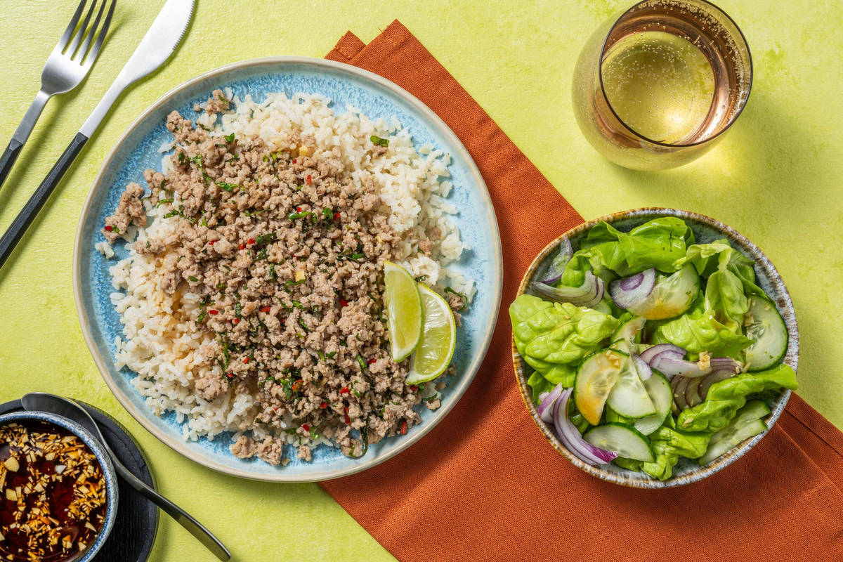 Viande de porc hachée à la vietnamienne avec du riz complet